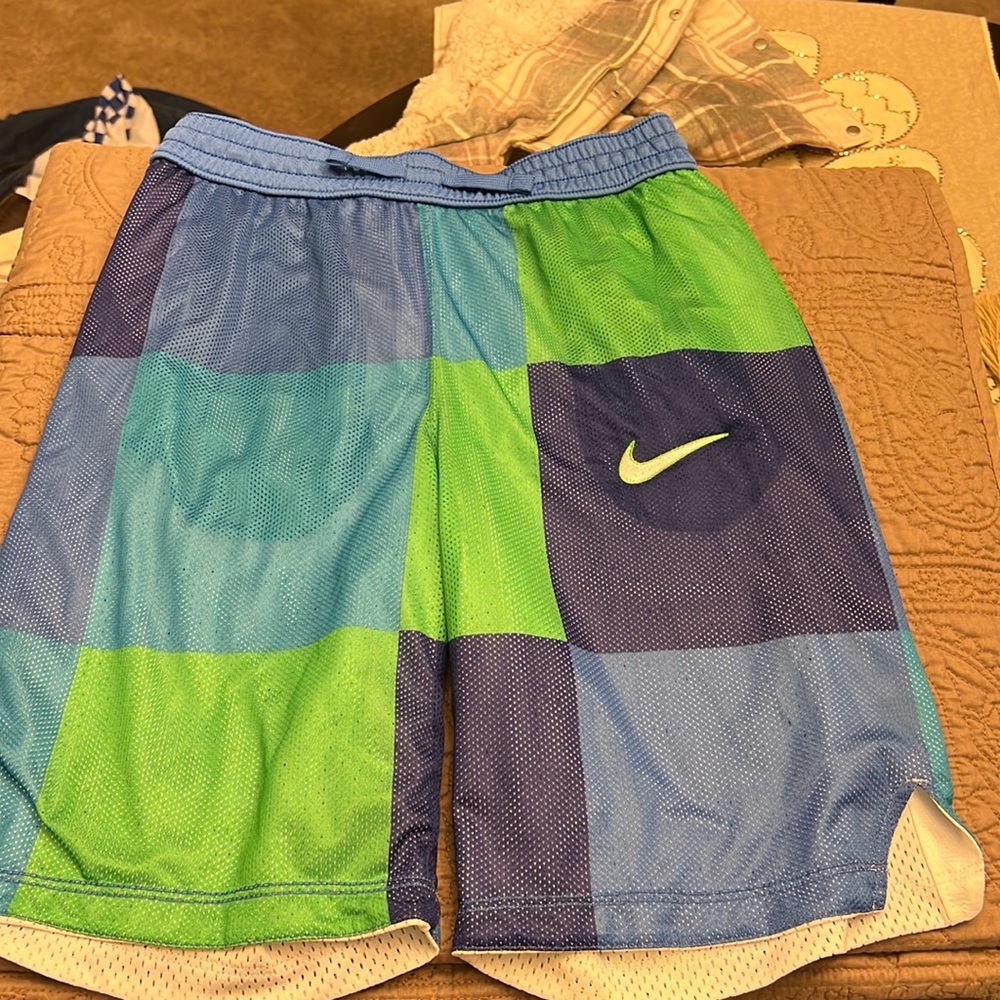 REVERSIBLE nike shorts!
